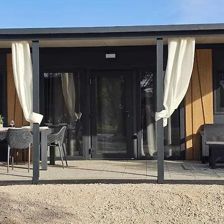 Mobile Homes L & L With Shared Pool Vakantiehuis *