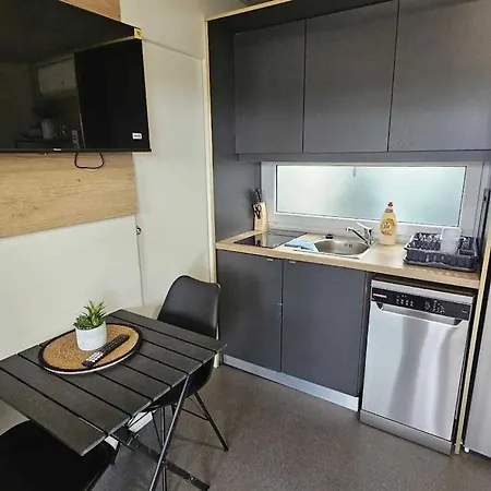 Vakantiehuis Mobile Homes L & L With Shared Pool Pirovac