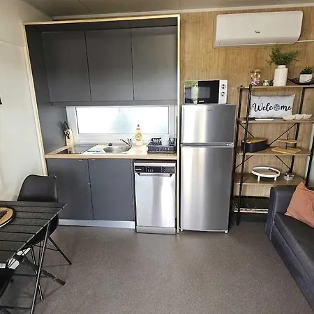 Mobile Homes L & L With Shared Pool Vakantiehuis