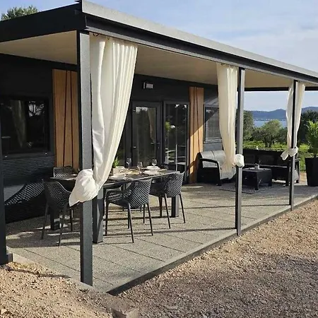 Vakantiehuis Mobile Homes L & L With Shared Pool