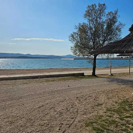 Mobile Homes L & L With Shared Pool Vakantiehuis *