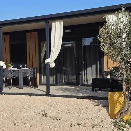 Mobile Homes L & L With Shared Pool Pirovac