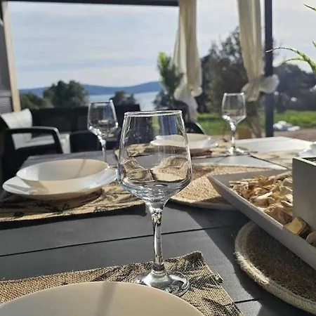 Mobile Homes L & L With Shared Pool Vakantiehuis