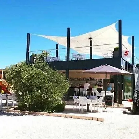 Mobile Homes L & L With Shared Pool Vakantiehuis Pirovac