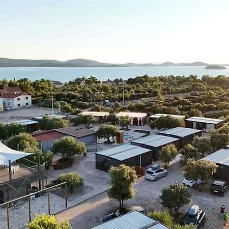 Vakantiehuis Mobile Homes L & L With Shared Pool