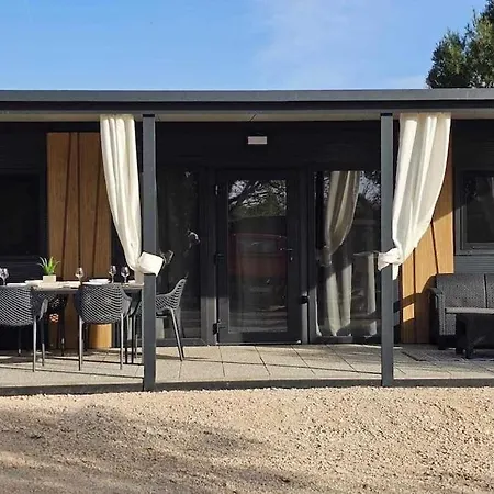 Vakantiehuis Mobile Homes L & L With Shared Pool Pirovac