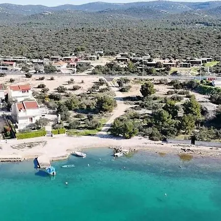 Mobile Homes L & L With Shared Pool * Pirovac